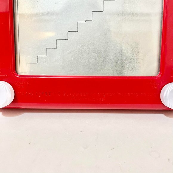 Red Magic Etch a Sketch Screen Spin Master 2016 9” x 7.5” - Picture 2 of 3